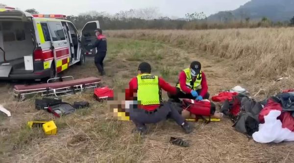 飛行傘墜落於屏東縣三地門鄉 52歲男送醫不治2