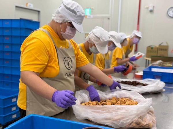 百萬YouTuber HowHow開箱喜憨兒庇護工場1