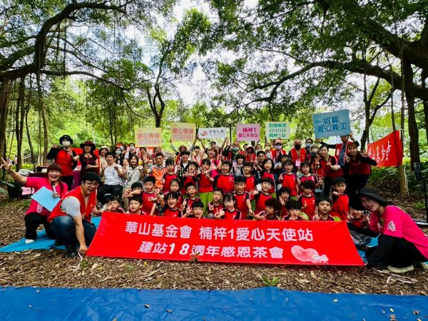華山楠梓1天使站深耕18載 萌娃牽手孤老暖心春遊1