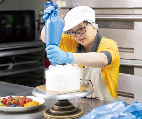 認捐喜憨兒製作的母親節蛋糕 送往偏鄉串起兩個家庭的溫暖1