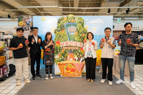 「屏東芒夏季」登場 全臺家樂福同步開賣  屏東縣府攜手家樂福助攻行銷 5月愛文芒果出貨量達50噸