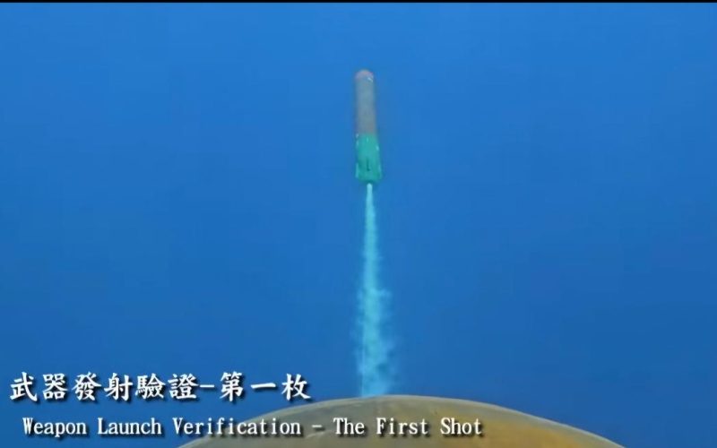 「海鯤軍艦」執行操雷射擊驗證1