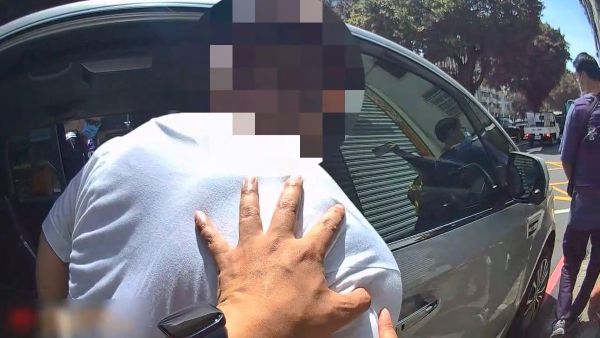   洪嫌身揹10條通緝四處逃竄 終於被警逮