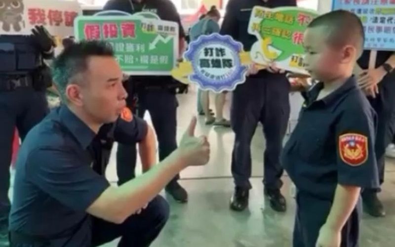 看阿桃影片抽警犬娃娃！小港分局警察節宣導好禮拿不完1