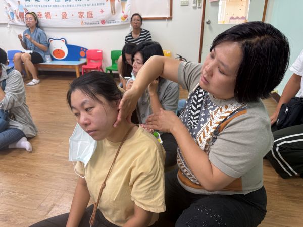 香氣療癒「超人媽媽」 伊甸仁武據點伴照顧者找回身心平衡1