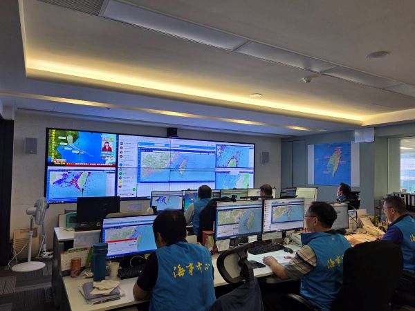 因應紅霞颱風，航港局啟動東部及南部海域近岸12浬船舶淨空，滯留船舶將依法處置1