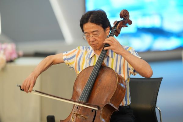高雄港旅運中心舉辦「張正傑老師音樂授權儀式暨郵輪發展處成立」 《柏林愛樂12把大提琴》演繹的臺灣民謠作為迎賓樂曲1