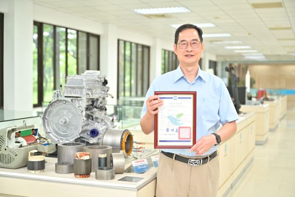 中鋼「電磁鋼捲RC30」榮獲經濟部資源再生綠色產品認證1