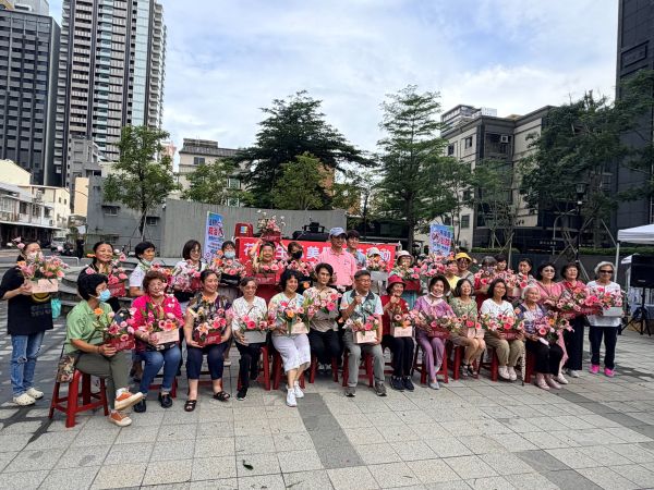 樂聲花香伴里民 高雄文林廣場舉辦健康社區活動1