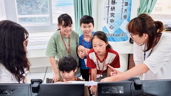 高大e-Eureka資訊志工團走進屏東、台東 教學童用數學「指揮」機器人1