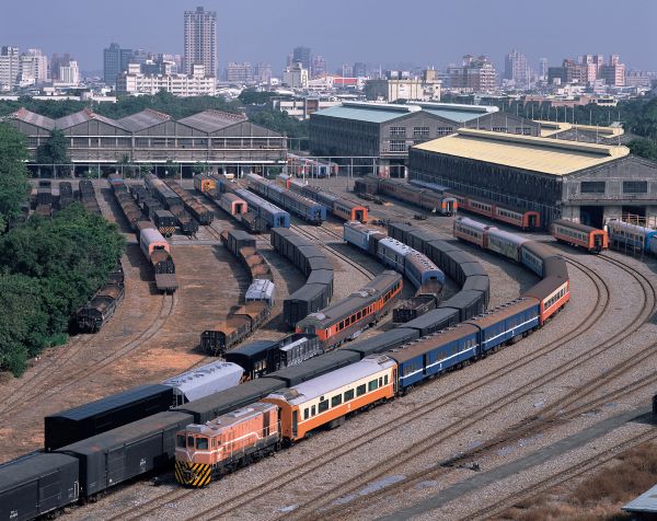 高雄昔日火車醫院華麗轉身為親子遊樂園區 開幕日限定退休職人帶路探秘1