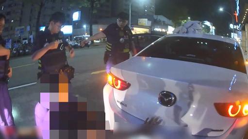 鼓山警查逆向行駛違規車輛破獲槍毒案1
