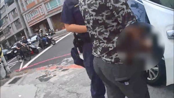 員警攔查違規騎士 男一見警即自曝遭通緝 再查獲毒品1