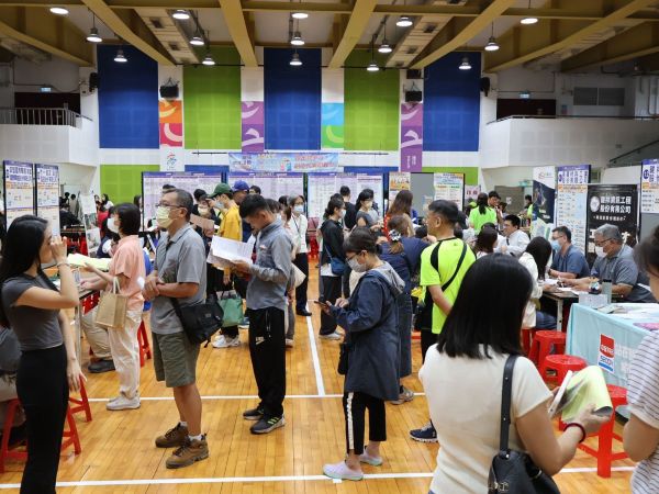 勞工局舉辦徵才活動強打樂齡就業 呼籲企業活化各年齡層人才進用開發就業即戰力1